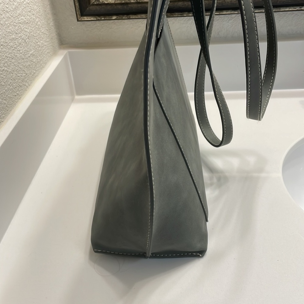 Tote - Picture 8 of 11